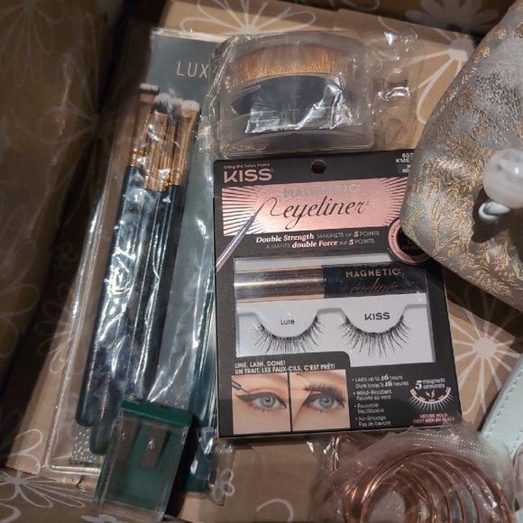 Mixed Package - Picture 7 of 10